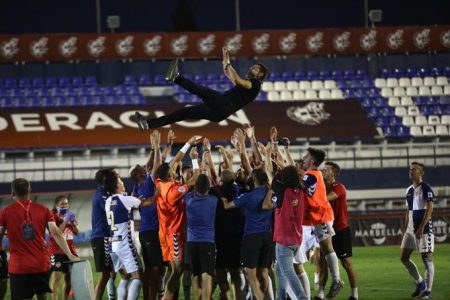 Antonio Hidalgo lleva al Sabadell a Segunda División